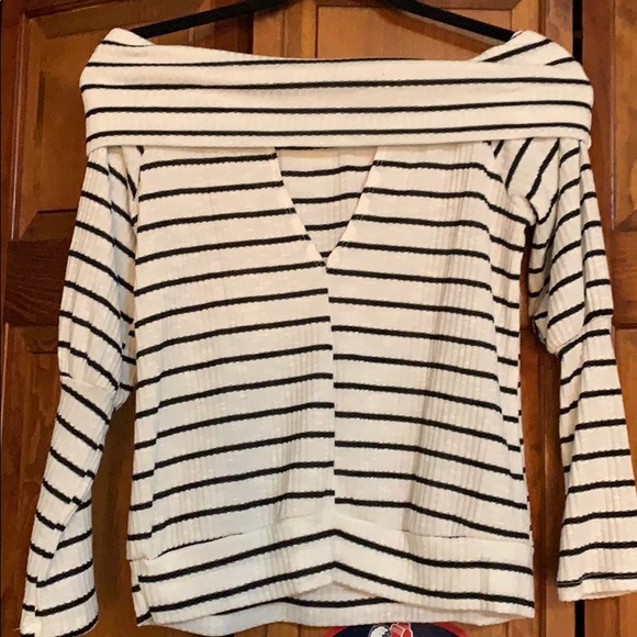 Off the shoulder top - Picture 3 of 3